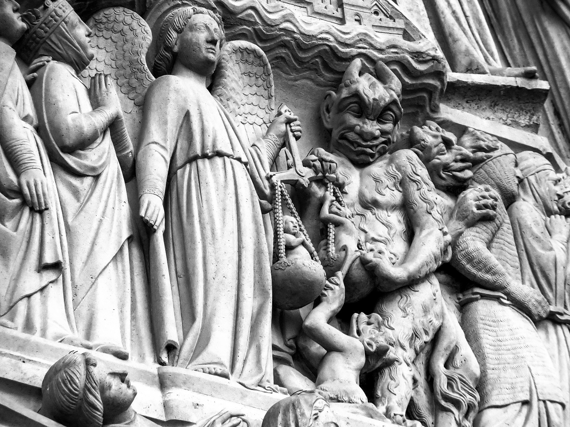 Ángeles y demonios